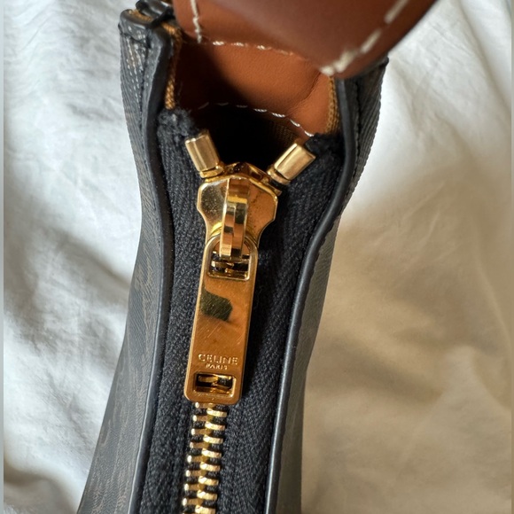 Celine Ava Triomphe in Canvas - Sept 2023 - Picture 6 of 11